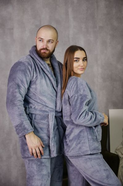Фото Парні плюшеві костюми для дому | Жіноча піжама з чешками + Чоловіче кімоно (Сірий) &ndash; купити в Bluebell Room
